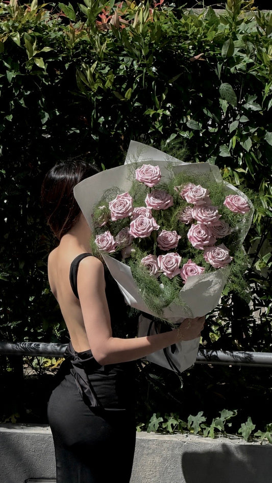 Manta Roses with Asparagus Grass